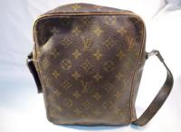 LOUIS VUITTON モノグラム ショルダーバック　272