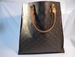 LOUIS VUITTON モノグラム ハンドバック　107